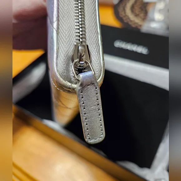 SOLD 🦄 💎Chanel Iridesent long zip wallet - Picture 9 of 13